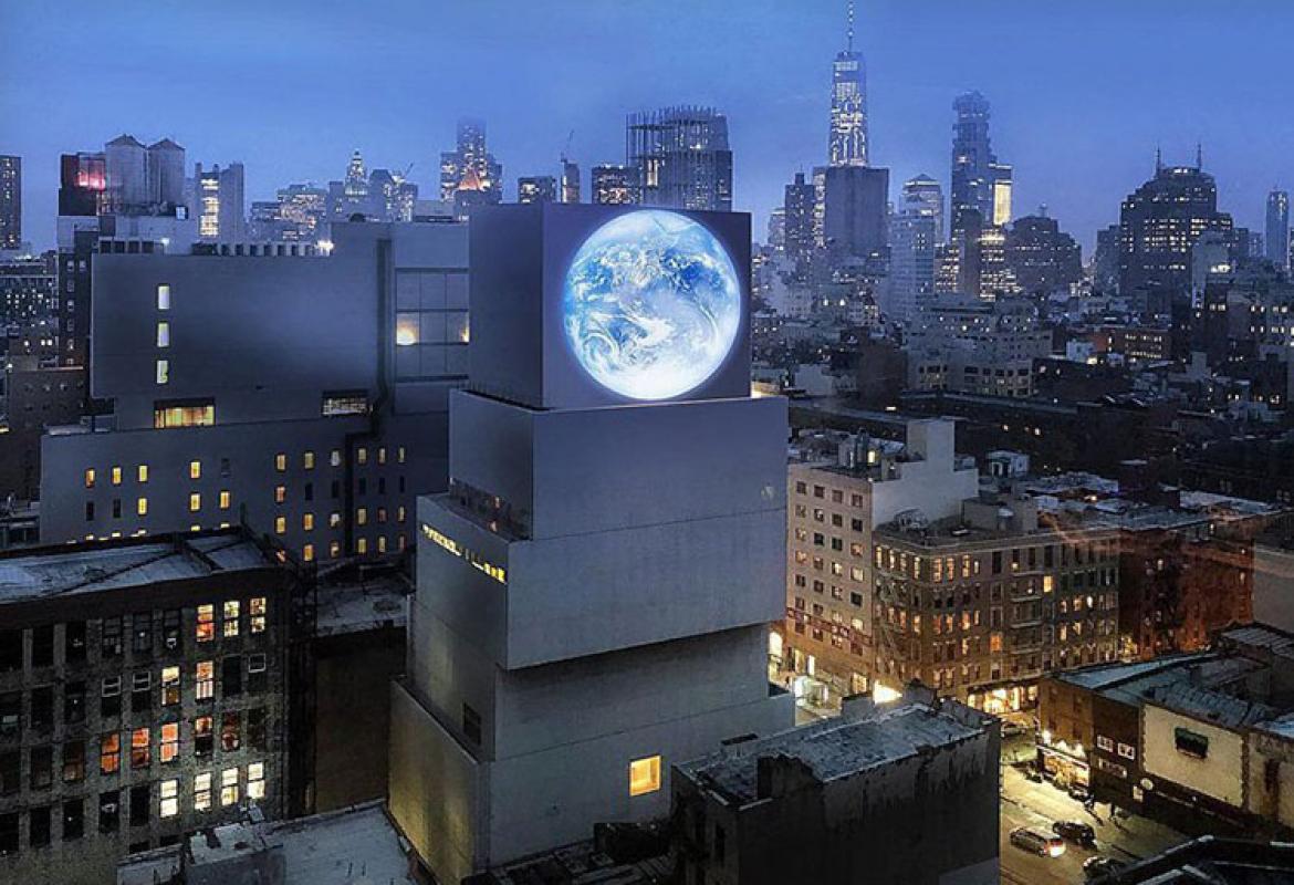 Installazione Blue Marble /East Village-New York di Sebastian Errazuriz